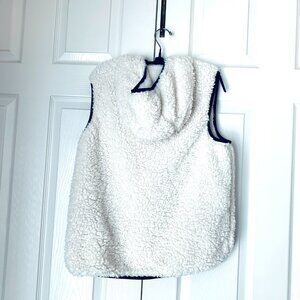 Cozy Sherpa Hooded Vest Teddy Bear Fleece Zip-Up w/ Navy Trim – Size Medium